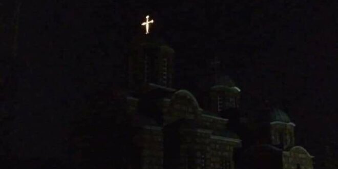 Прилужје: Шиптарска електро-дистрибуција угасила цркви струју ал крст на цркви и даље сија!