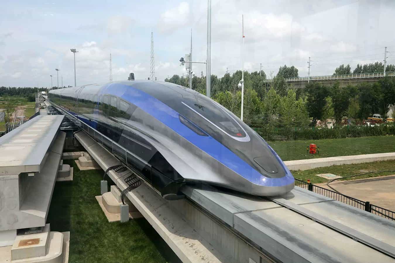 Хиљаду километара за два и по сата: Кина лансирала најбржи воз на свету (видео)