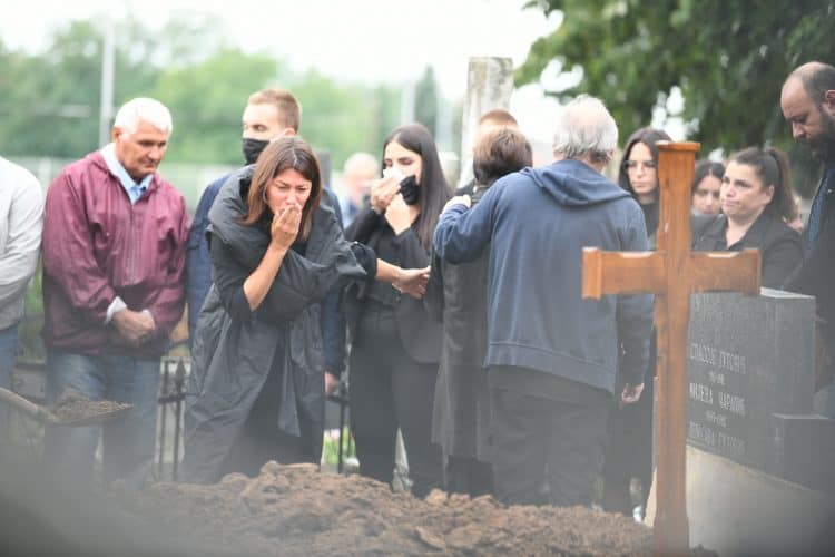 Сахрањен Милан Лане Гутовић: Збогом краљу и нека ти је лака земља