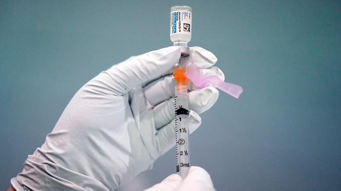Енглеска: Вакцинисани заражени делтом могу да имају исту количину вируса као невакцинисани