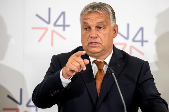 Виктор Орбан: Миграције нису људско право!
