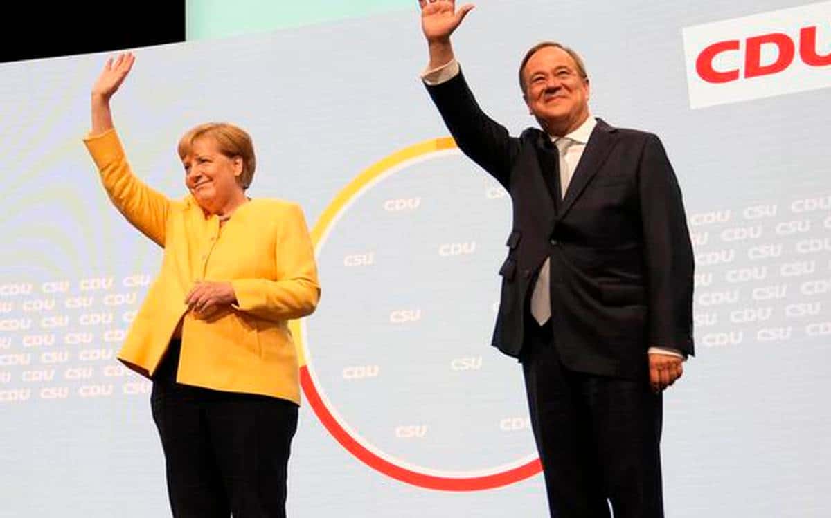 Меркел и формално Лашета прогласила својим наследником