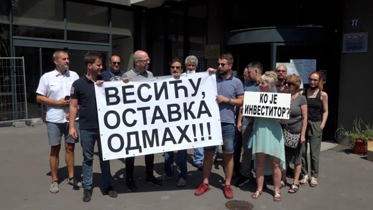 Шести протест на Врачару: Сумњамо да је зграда у Видовданској намерно срушена