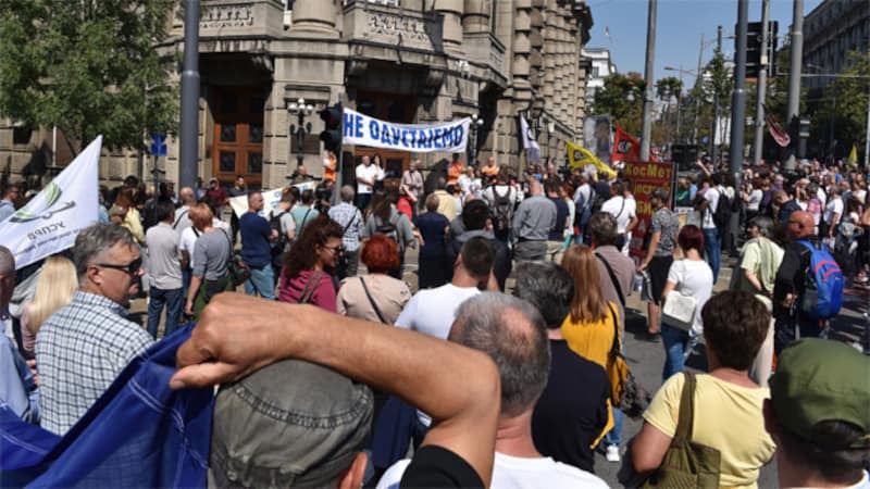 Београд: Други дан протеста просветара због броја ученика у одељењу и платних разреда