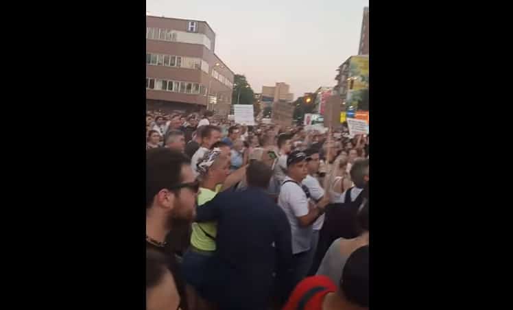 СKОПЉЕ: Протест против диктатуре, неће вакцину, траже оставку Заева… (видео)