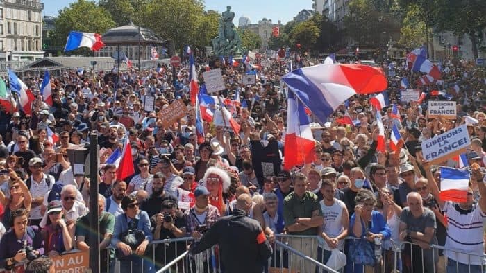 250 000 људи у Француској на протестима против здравствене пропуснице (видео)