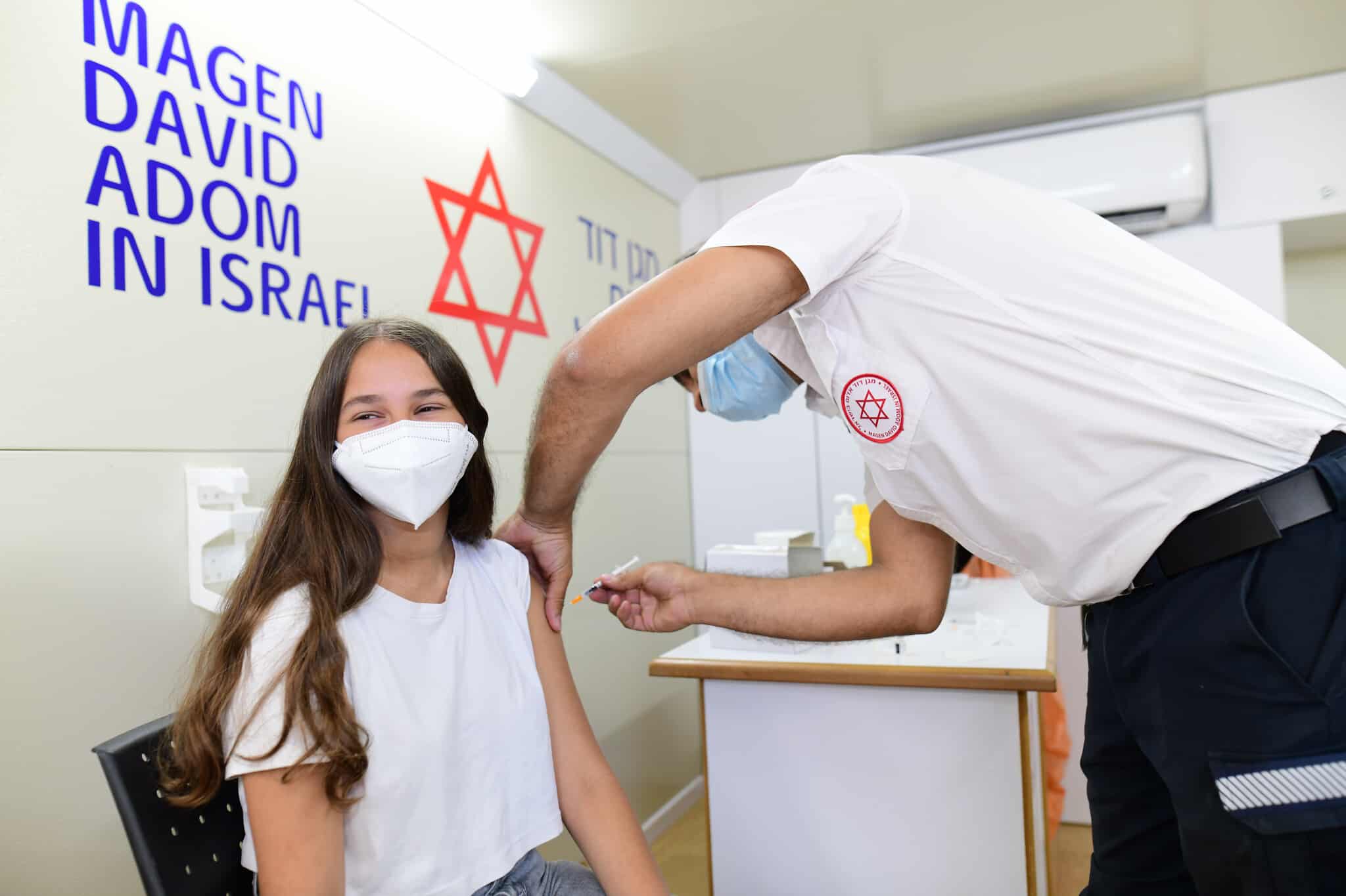 Израел: 14 вакцинисаних трећом дозом добило ковид