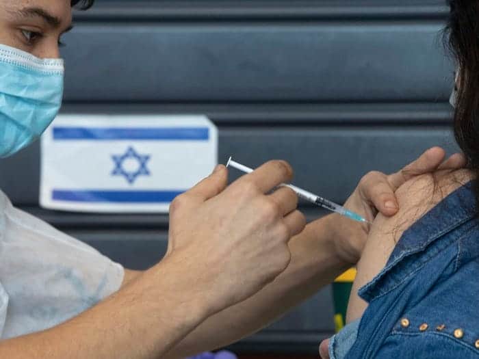 Израел и поред масовне вакцинације и даље бележи највећу стопу заразе короном на свету (графикон)