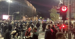 У Београду и Нишу одржани протести због увођења ковид пропусница (видео)