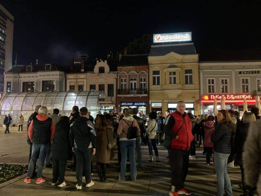 У Београду и Нишу одржани протести због увођења ковид пропусница (видео)