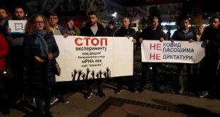 НИШЛИЈЕ против АПАРТХЕЈДА: Протестовали пред зградом вакцинатора Тиодоровића!