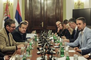 Давање легитимитета Вучићу: Да ли је опозиција у Србији постала опозиција народу?