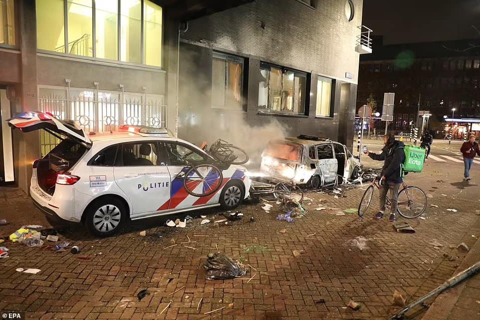 Ротердам: Полиција отворила ватру током антиковид протеста, седам повређено (видео)