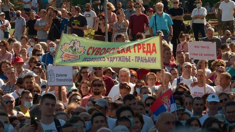 Еколошке организације и грађани најавили су за сутра од 14 сати блокаду путева у Србији због Закона о референдуму и експропријацији