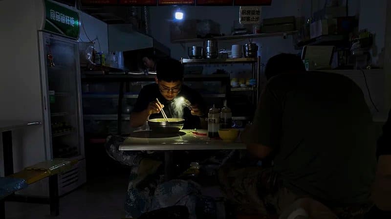 Велика енергетска криза погодила Кину: Смањена радна недеља, дефицит робе и раст цена