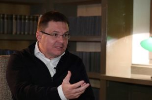 Зоран Чворовић: Владин предлог промене Закона о референдуму од грађана прави идиоте (ιδιωτες)