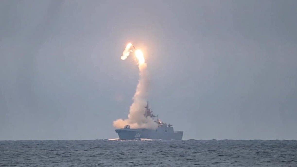 Руска ратна флота извела плотунско лансирање хиперсоничних ракета Циркон (видео)