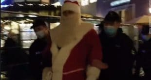 Немачки ГЕСТАПО батина и хапси Деда Мраза на вашару јер не носи маску?! (видео)