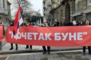 УЖИВО – Блокиран ауто-пут на Новом Београду, стижу војни, ратни ветерани! (видео)