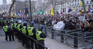 Овако је за викенд било у Лондону где је народ изашао на улице да поразговара са владом (видео)