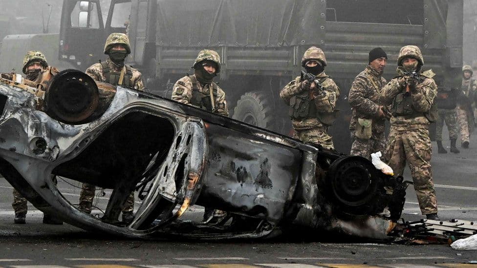 КАЗАХСТАН: Убијено 12, рањено 353 припадника снага безбедности, више од 1.000 људи повређено, стигле снаге ОДКБ-а (видео)