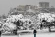 ХАОС у Атини због снежне олује, нестаје струје, возачи заробљени на путу! (видео)