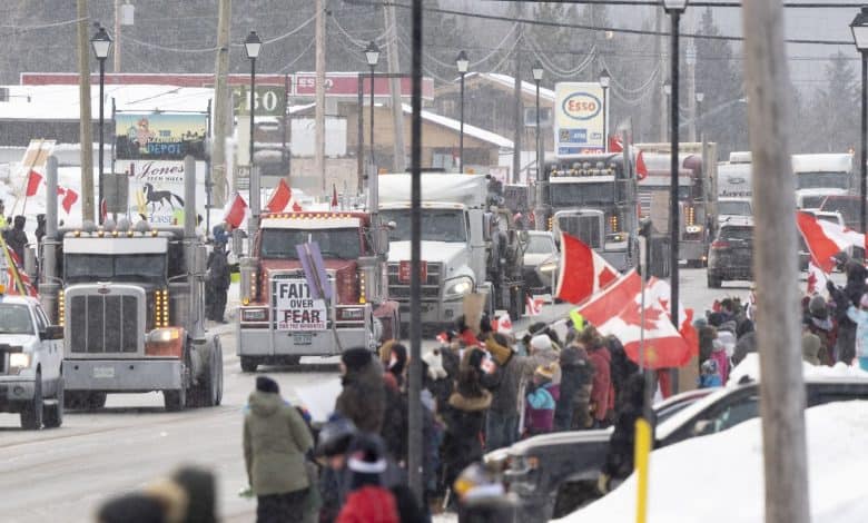 Отава: Масовни протест проти ковид мера, Срби пеку прасе, канадски премијер побегао (видео)