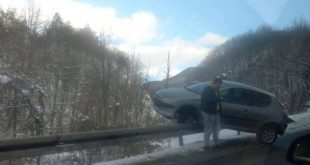 Србија – снежни колапс: Огроман број саобраћајки, кола излећу с путева (видео)