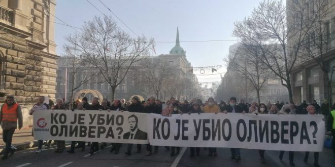 Шетња на годишњицу убиства Оливера Ивановића у Београду, звиждуци испред РТС