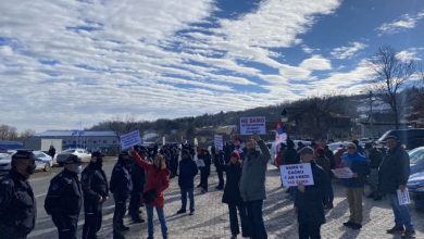 Полиција спречила неколико десетина грађана да поставе питање Ани Брнабић кад ће им бити плаћена