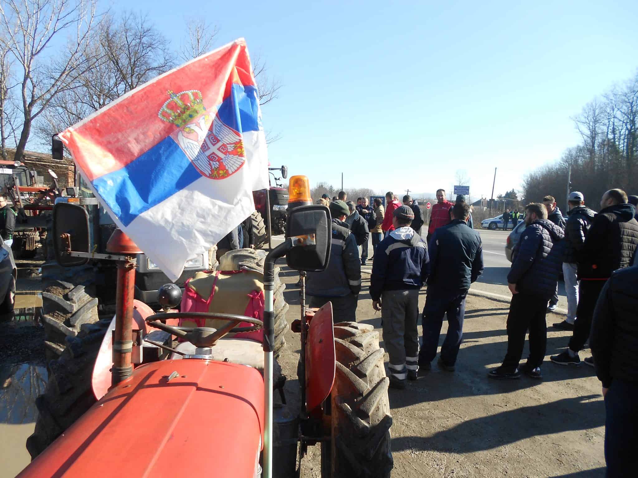 Протест пољопривредника у Баточини и Убу због високих цена горива и ђубрива