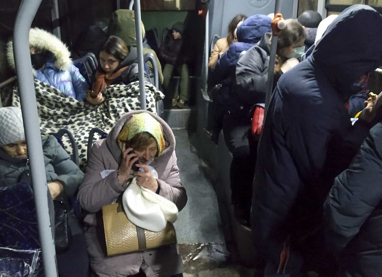 У Доњецку почела евакуација жена и деце у Русији (видео)