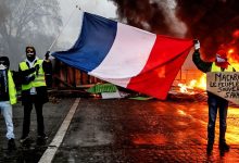 Стотине хиљада демонстраната стиже у Париз: Полиција припремила водене топове (видео)