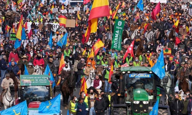 Шпанија: Масовни протести због раста цена хране, енергије и горива (видео)