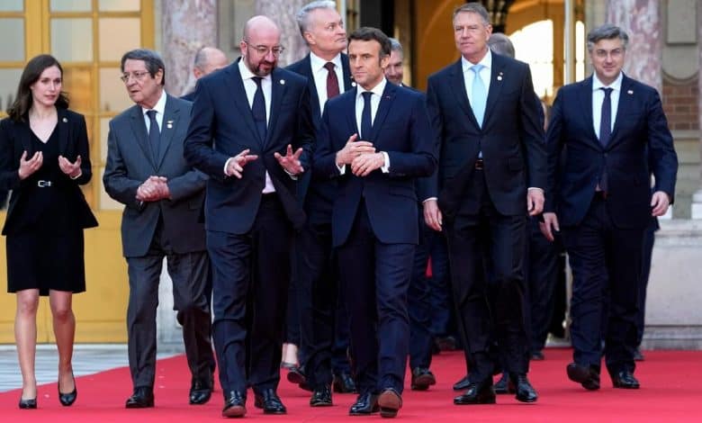 Лидери ЕУ на самиту у Версају: Немогућ брз пут Украјине до чланства у ЕУ