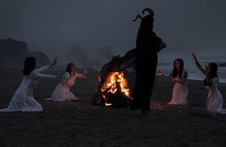 Окултни ритуал из Кијева: Вештице из целог света "смењују Путина"
