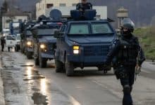 КиМ: Колона оклопних возила РОСУ кренула ка Косовској Митровици (видео)