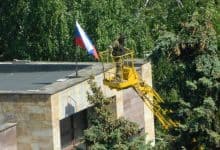 Донбаски фронт пробијен на неколико тачака – застава Русије на градској кући Светлодарска