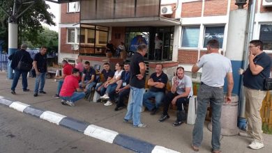 Радници "Ласте" због Весића штрајкују глађу, хоће да га са 50 аутобуса блокирају на послу
