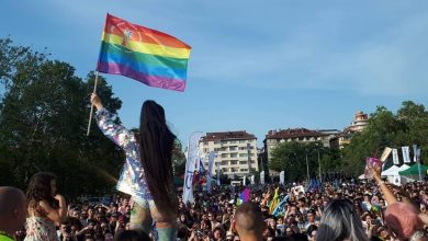 Загреб: Забележено више инцидената на "паради поноса" - запаљена "застава дугиних боја"