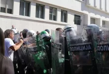 Приватници и полиција удруженим снагама млатили народ на протесту у Новом Саду! (видео)