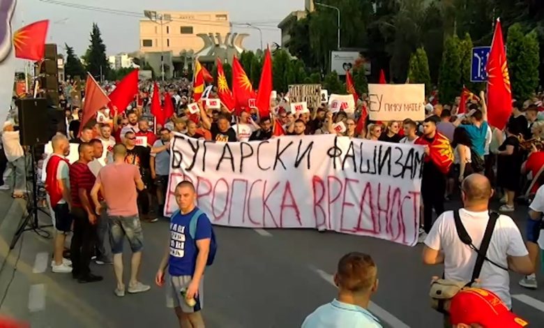 У Скопљу се не смирују протести против „бугаризације Македоније“
