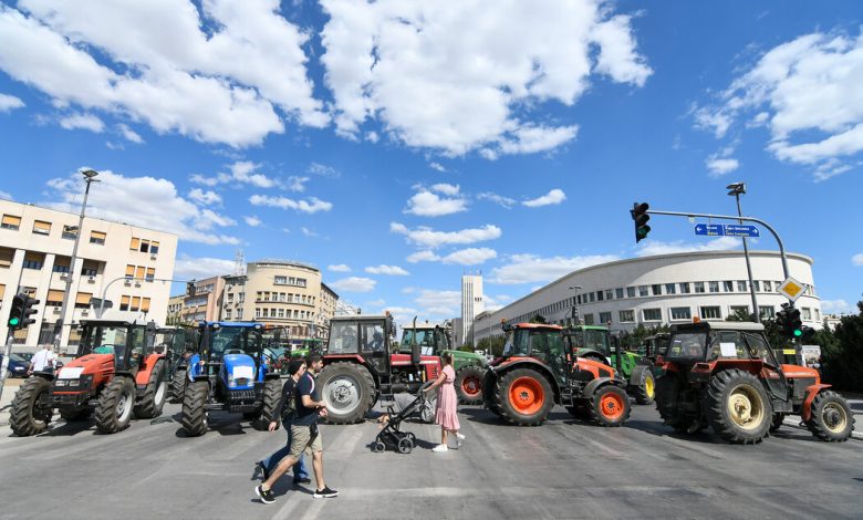 Пољопривредници у Новом Саду наставили протест