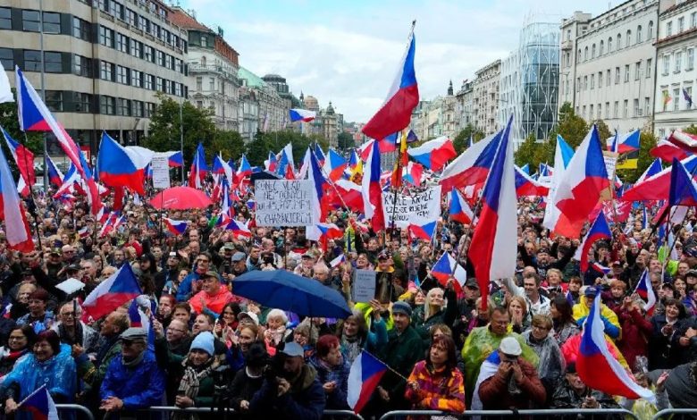 Дестине хиљада Чеха траже напуштање ЕУ и НАТО и укидање санкција Русији (видео)