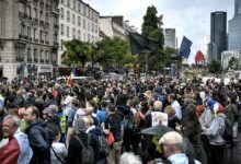 Француски ТВ канал назвао је хиљаде демонстраната у Паризу „изумом руске пропаганде“