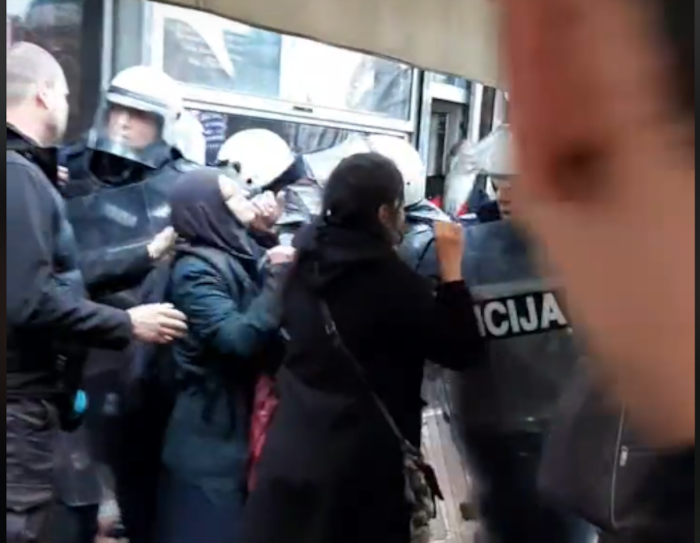 Овако су јуче НАТО јаничари газили жене, хапсили монахиње и монахе (видео)
