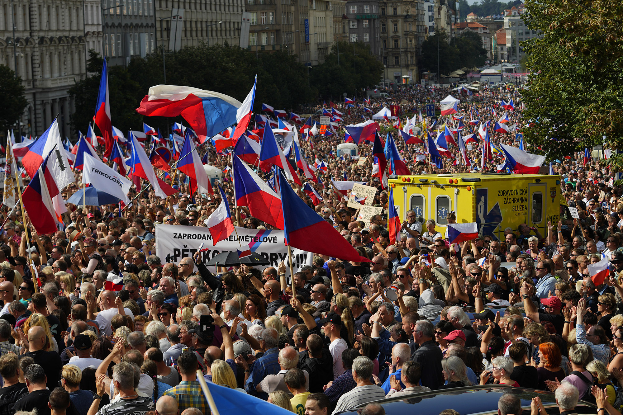 Демонстрације у Прагу против ЕУ, за војну неутралност и јефтини руски гас