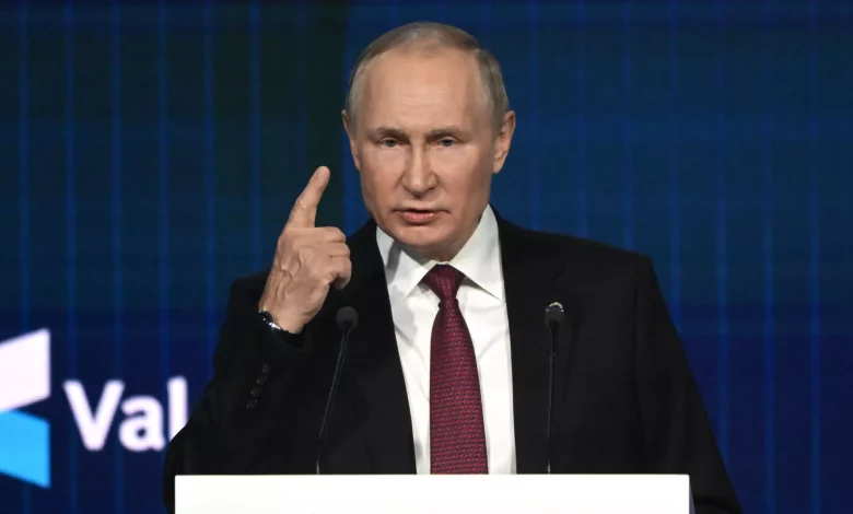 Путин: Знамо где Кијев прави „прљаву бомбу“
