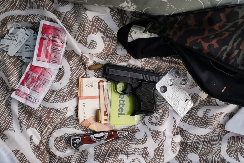 Полиција у Пироту пронашла аутоматске пушке код миграната из Авганистана