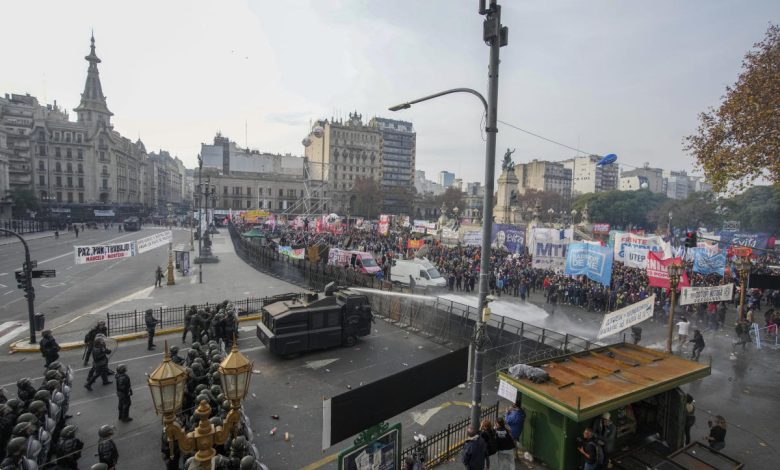 Јерменија: Велике антивладине демонстрације у Јеревану